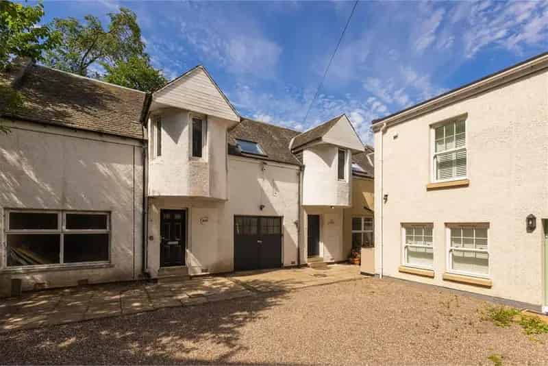 3 Bed Terraced House Abbeyhill Holyrood Park Views Garage