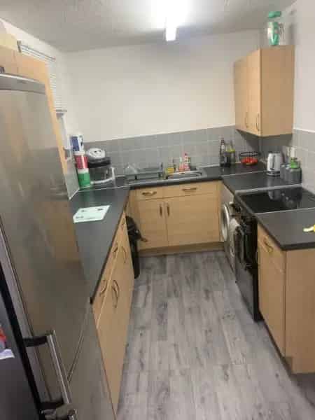 2 Bed Ground Floor Maisonette with Garden Parking and Disabled Shower