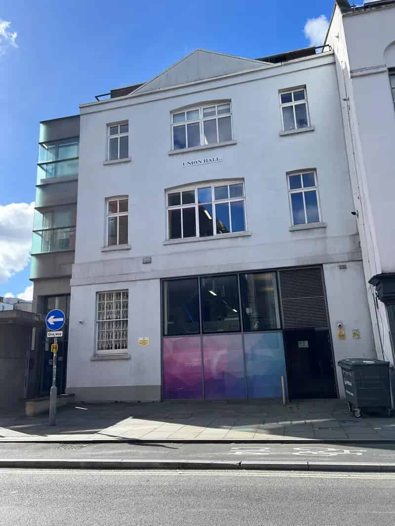 Freehold Office Building near London Bridge Station