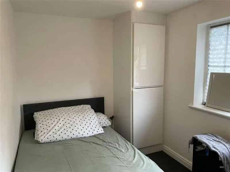 2 bed flat for sale