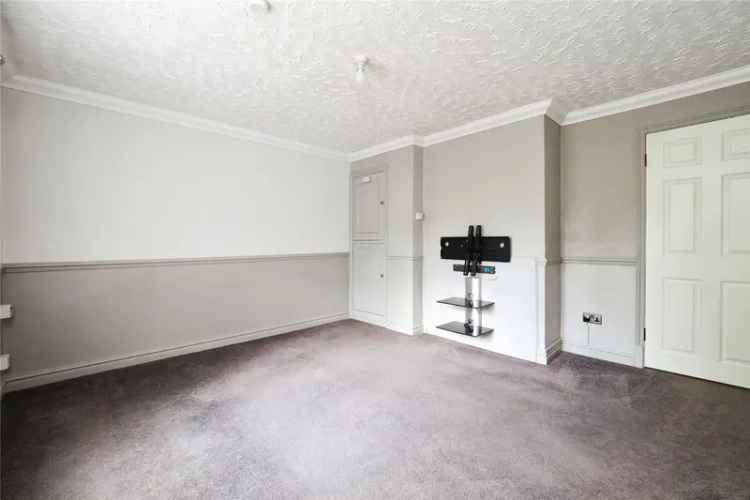 One Double Bedroom Flat No Upward Chain