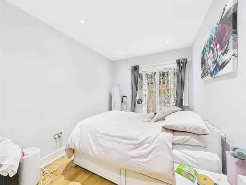 1 Bedroom Flat House to Rent in Ealing Broadway