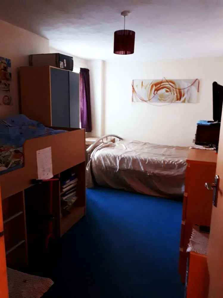 Flat For Rent in Hastings, England