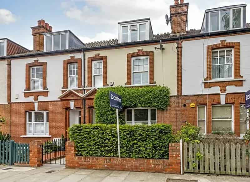 Four Bedroom Family Home Near Richmond