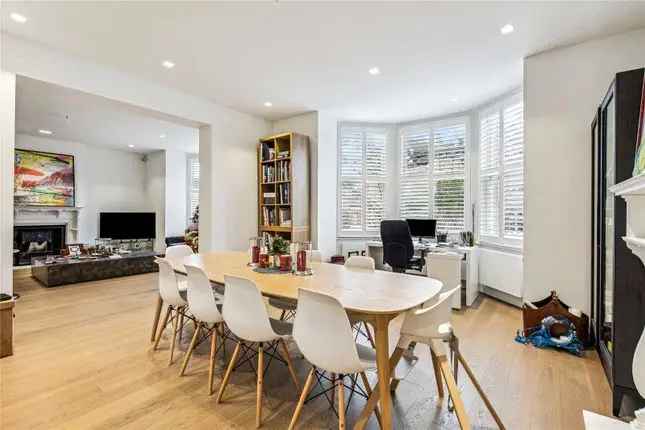 Flat for sale in Egliston Road, London SW15