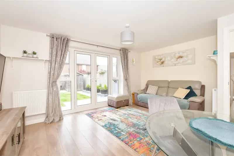 3 Bedroom Semi-Detached House for Sale - Village Location