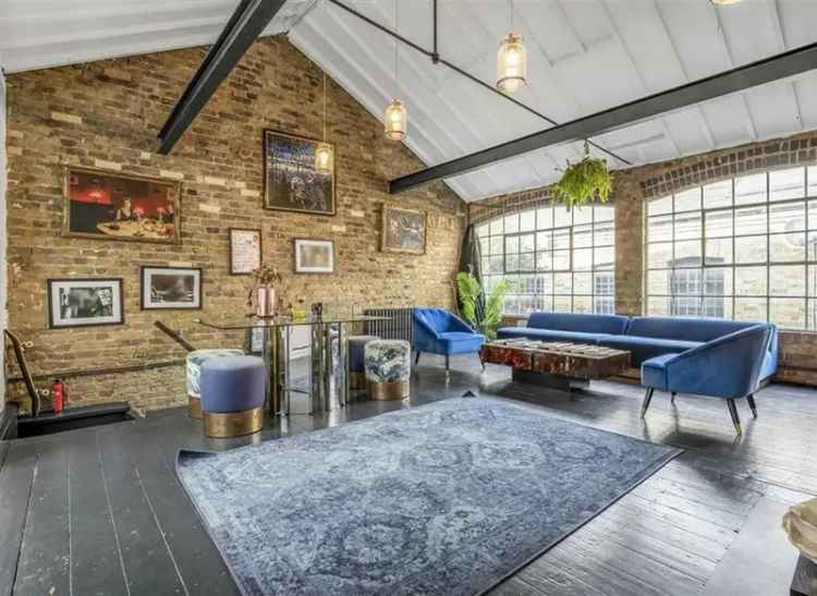 One Bedroom House Shoreditch - Vault Ceiling Wooden Beams