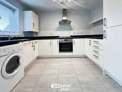 1 room flat of 68 m² in Cardiff