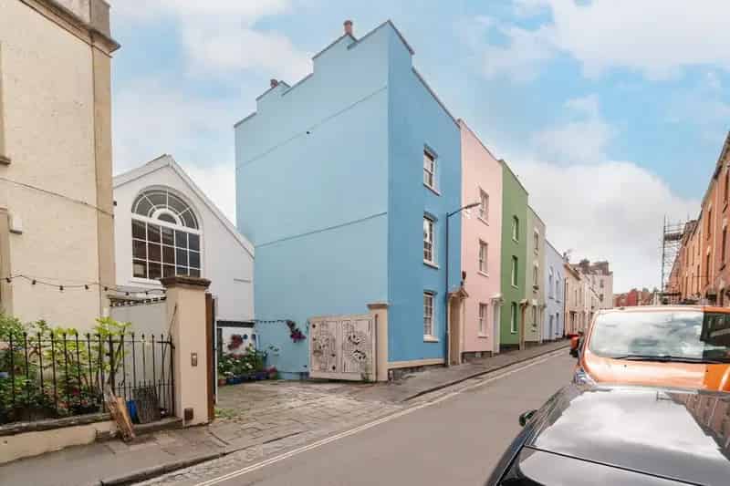 4 Bedroom End of Terrace House for Sale in Bristol