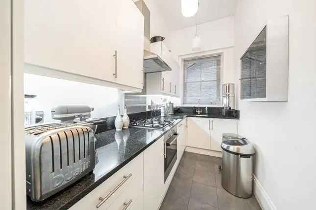 Spacious Notting Hill Apartment - 4 Double Bedrooms