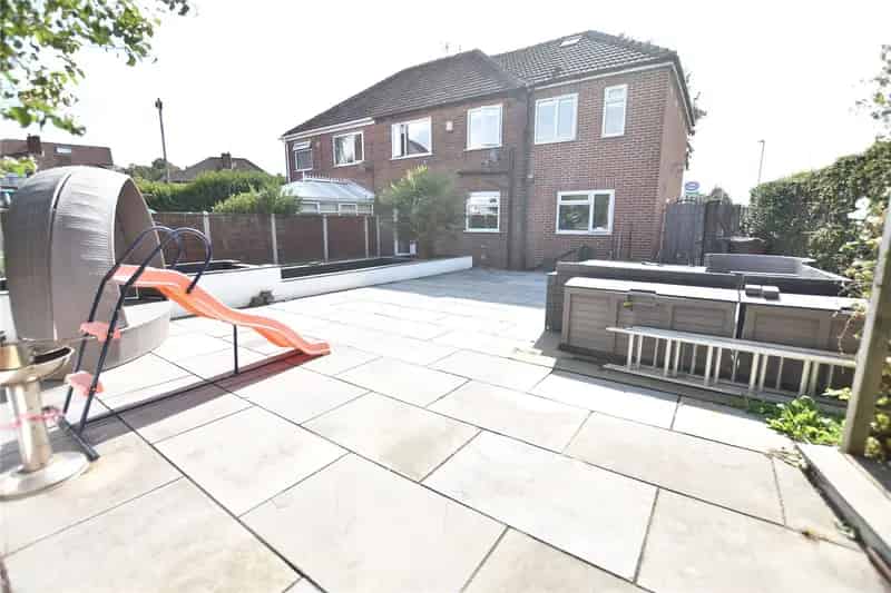 House For Sale , 86, Sandway, Leeds, England