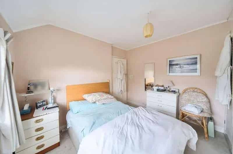 3 Bed House For Sale - Modernisation Opportunity