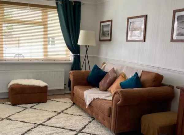 Ground Floor 1 Bedroom Maisonette with Private Garden and Sheds