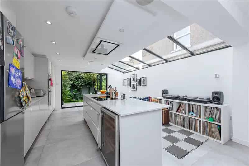 4 Bedroom House near Queens Park London