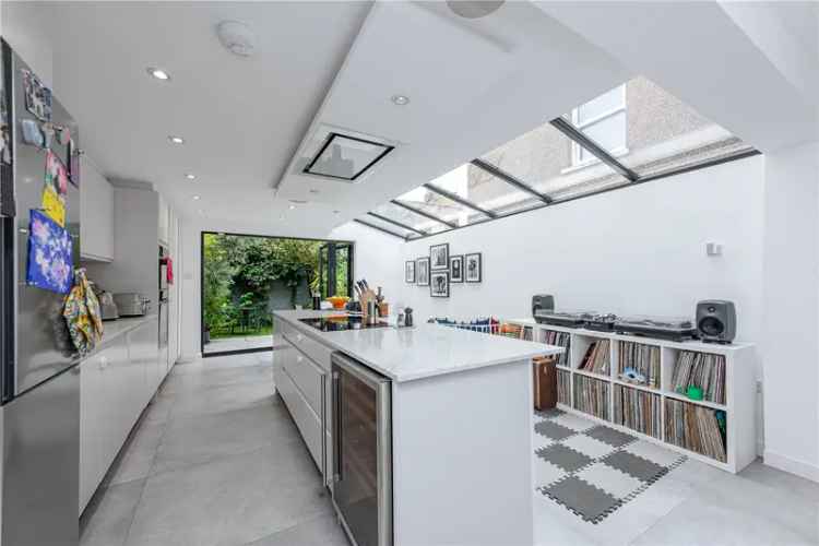 4 Bedroom House near Queens Park London