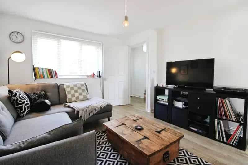 2 Bedroom Semi Detached House Llandaff North