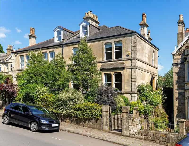 5 Bedroom Semi Detached House For Sale