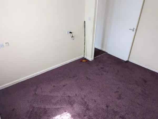 2 Bedroom Flat in BD8 Town Centre Near Shops and Schools