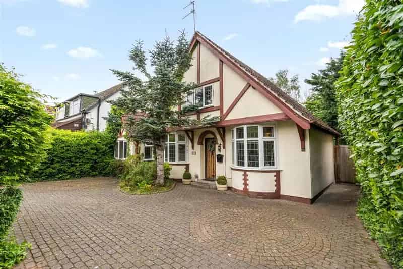 2 bedroom detached bungalow for sale
