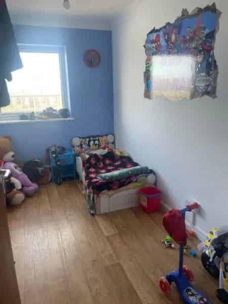 Spacious 2 Bed Top Floor Flat New Fitted Kitchen