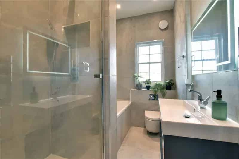 3 Bedroom Flat West Greenwich Grade II Listed 1215 sq ft