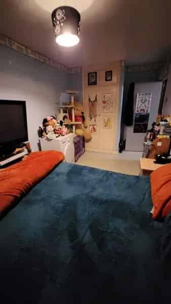 2 Large Bedroom Flat Near School Park Beach and Amenities