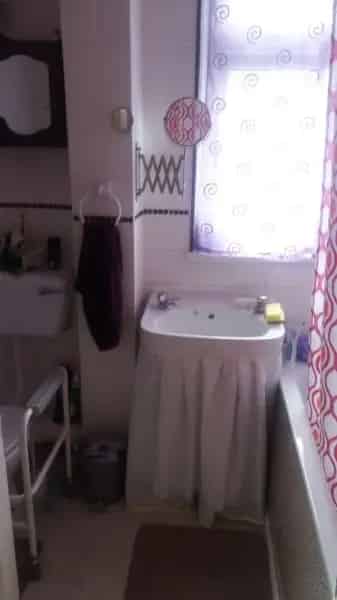 3 Bed Semi Detached House Near London RTB Lifetime Tenancy