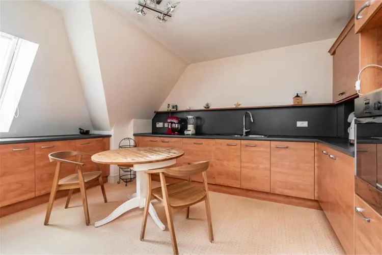 3 Bed Flat - Penthouse with 1 Reception Room