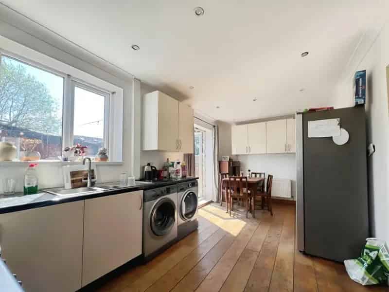 3 Bedroom House For Sale Near Amenities Freehold No Chain