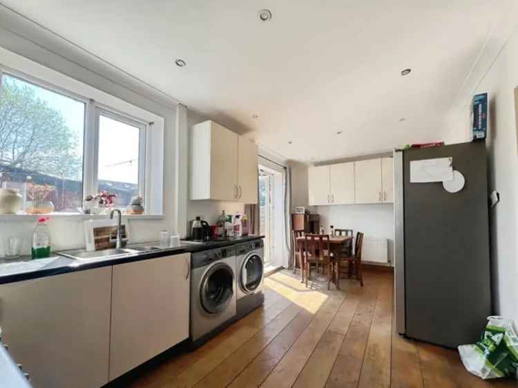 3 Bedroom House For Sale Near Amenities Freehold No Chain