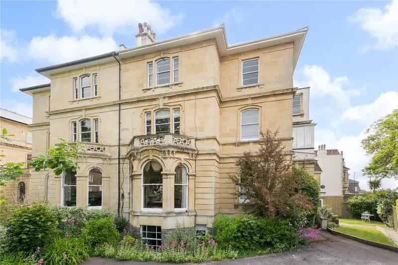 2 Bedroom Apartment for Sale in Clifton