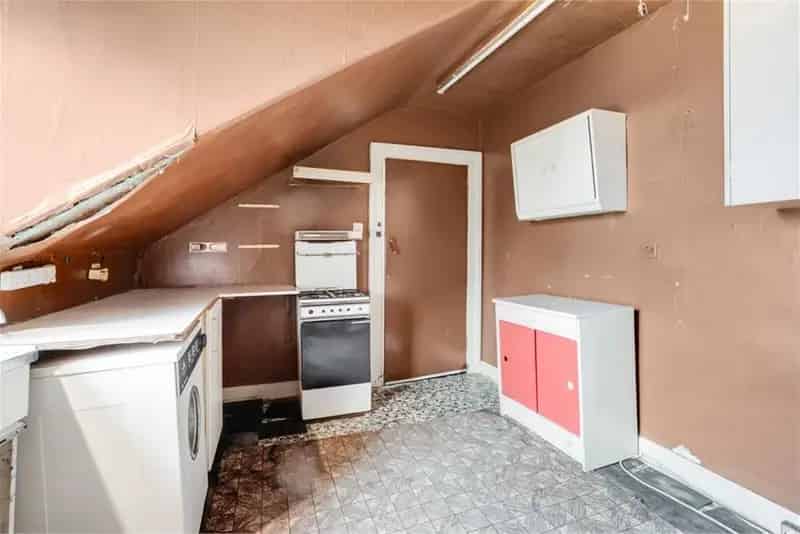 2 Bed Flat - Upper with 1 Reception Room