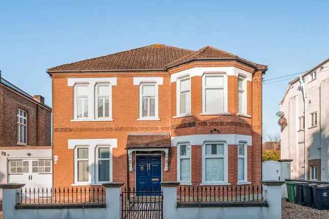 5 Bedroom Victorian House for Sale in Bromley