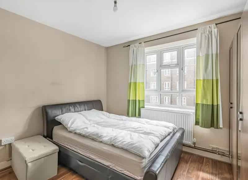 2 Double Bedroom Flat White City Shepherds Bush Ample Storage Balcony