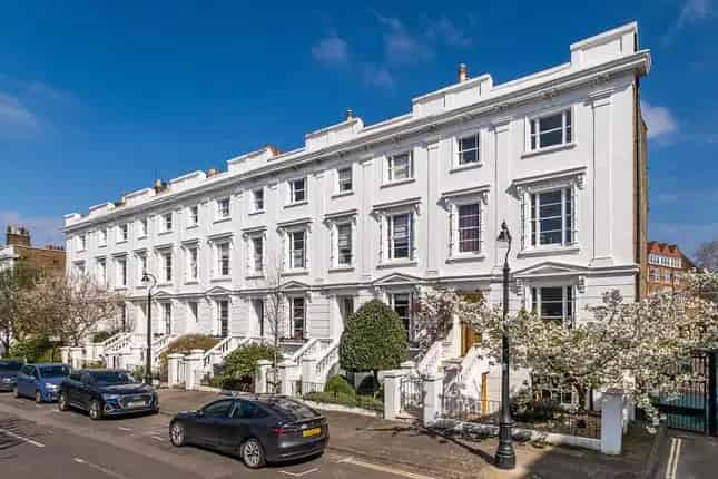 Detached House for Sale Grafton Square London SW4