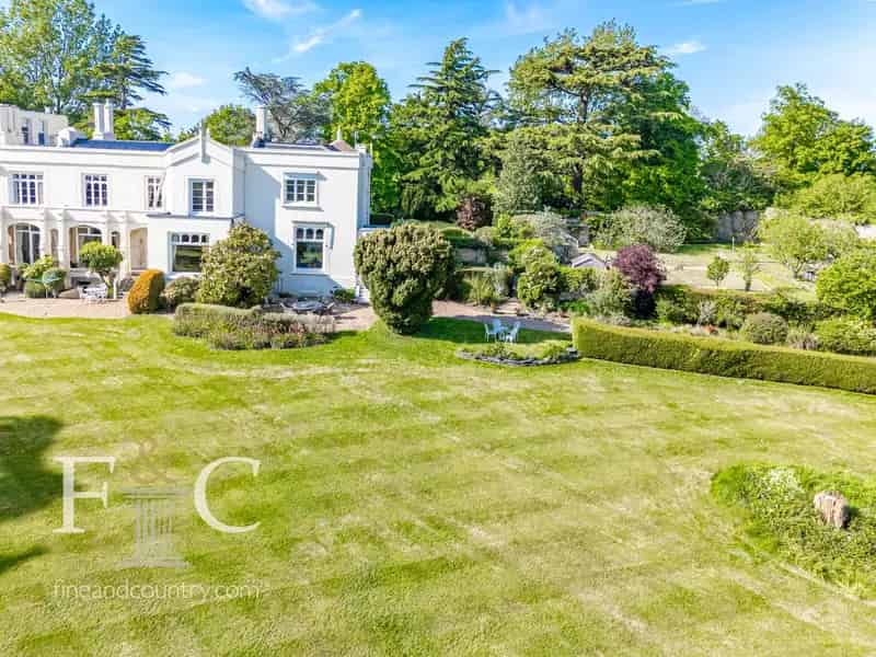 4 Bedroom Manor House Wing 1.6 Acre Plot Double Garage Walled Garden