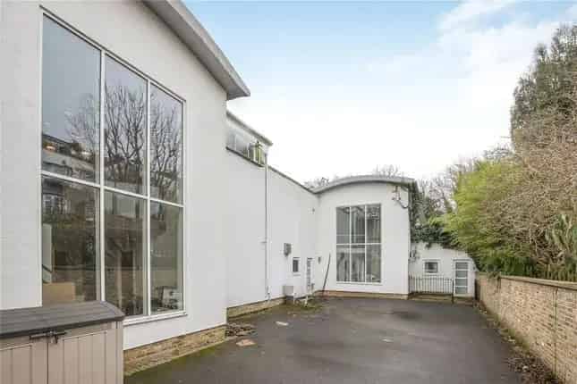 5 Bedroom Family Home Near Tooting Bec Common SW17