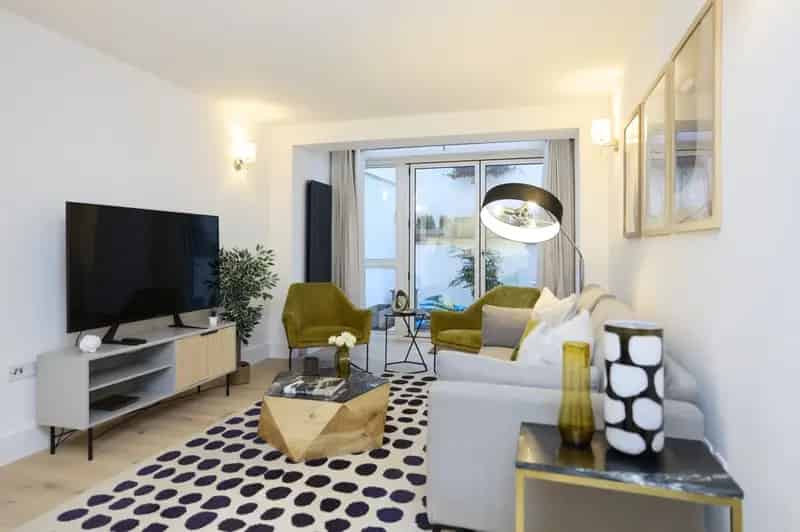 2 Bedroom Flat for Sale - Ground Floor Apartment with Private Patio