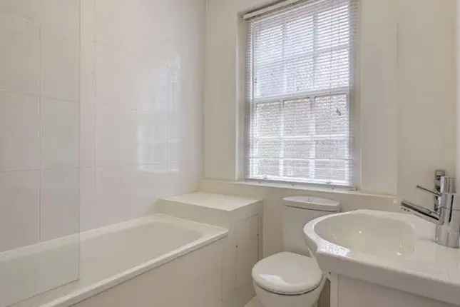 Flat to rent in Fulham Road, London SW3