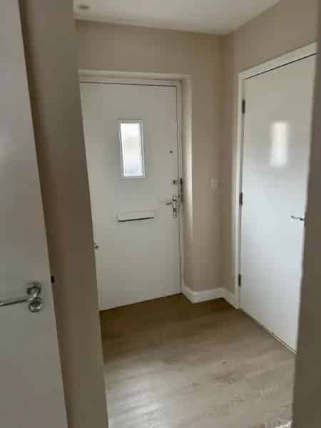 Large 2 Bedroom Ground Floor Flat with Balcony and Parking