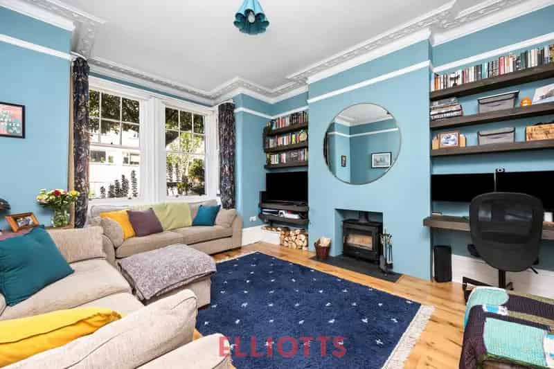 1 Bedroom Apartment for Sale Near Seven Dials