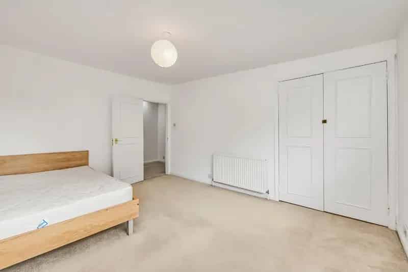 2 Bedroom 1 Bathroom Flat Earls Court