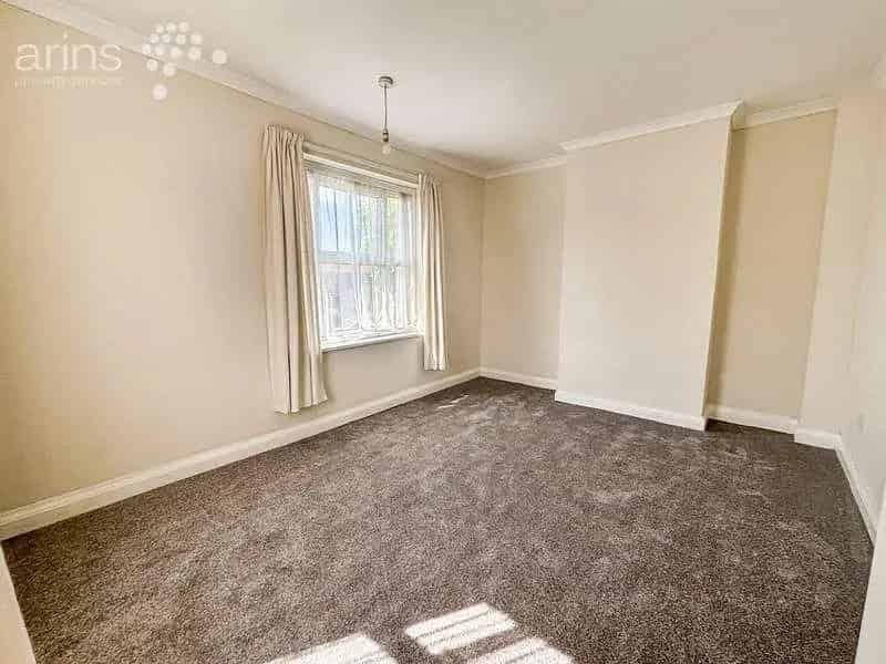 3 Bed Semi-Detached House for Sale