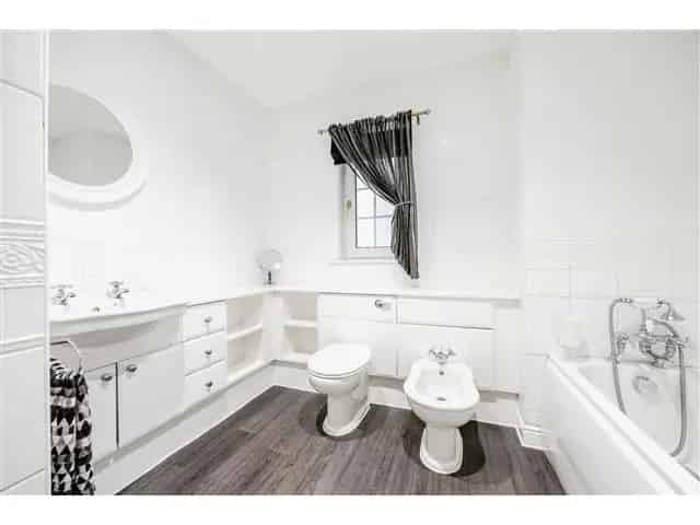 6 Bedroom Detached House for Sale in Cardross