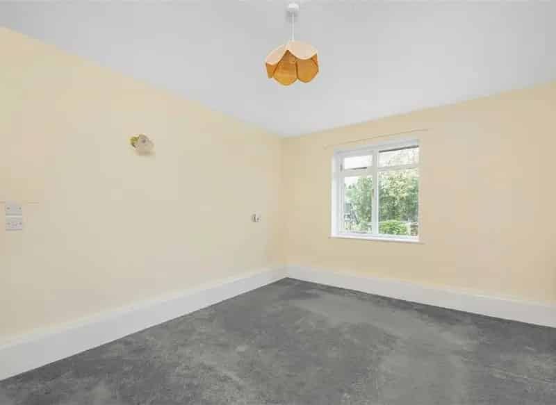 Spacious One Bedroom Retirement Flat Westcombe Park