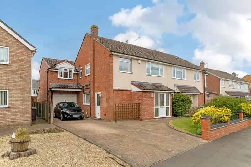 4 Bedroom Semi-Detached House for Sale