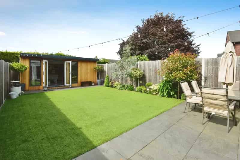 3/4 Bed Extended Semi Detached House with Garden Studio