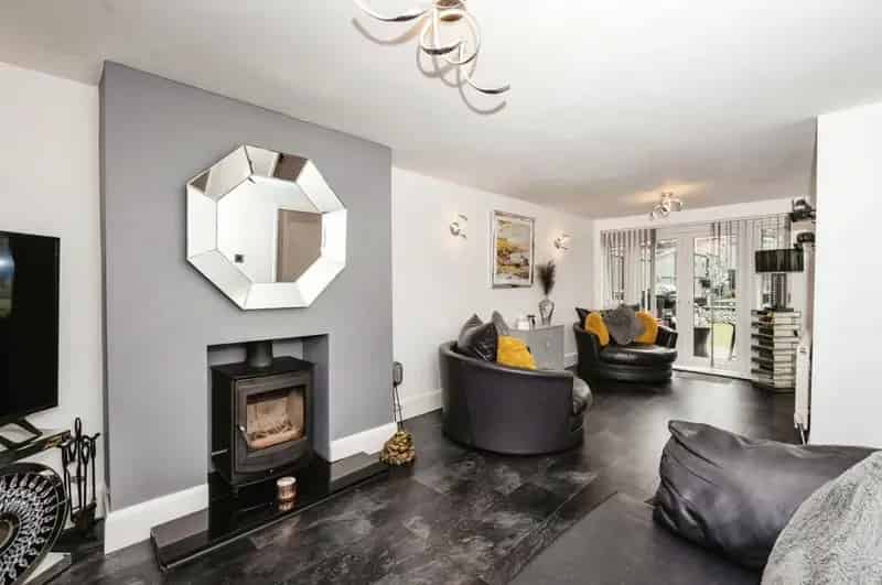 2 Bedroom Link Detached House for Sale