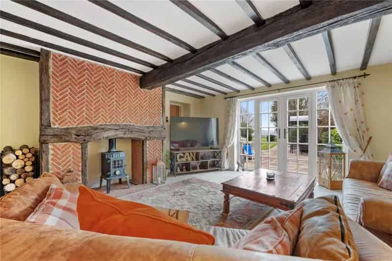 5 Bedroom Detached House with 1.3 Acres