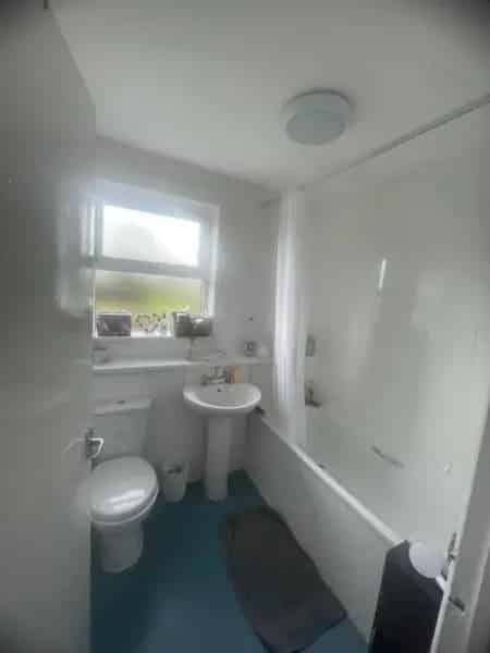2 Bed Flat Deeping Werrington New Carpets Quick Move